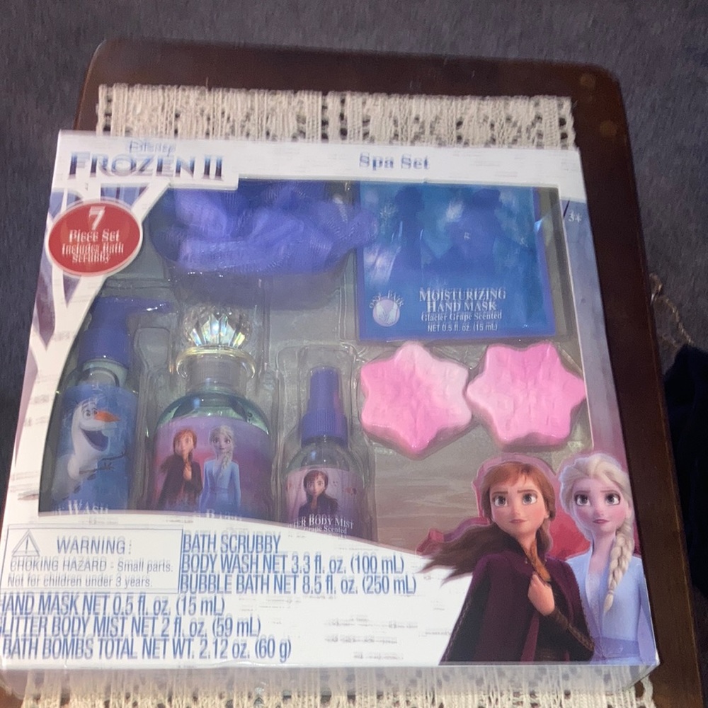 - Disney Frozen Two,  Kids Spa Set,